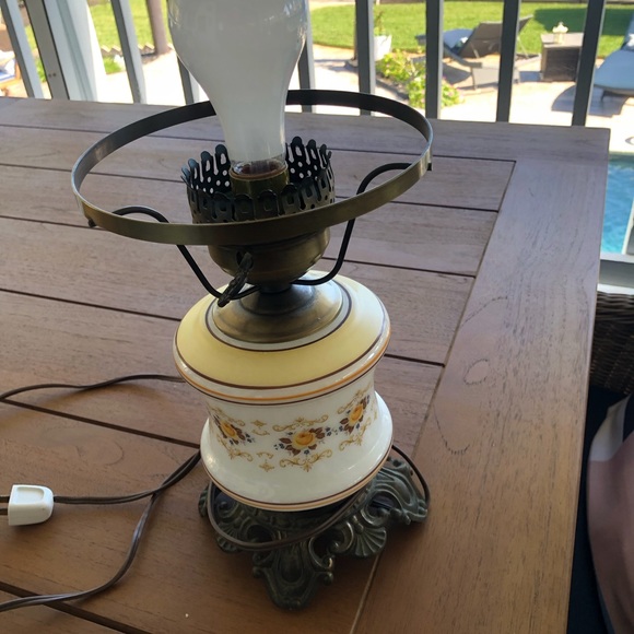 Vintage Accurate Casting Co.Hurricane Floral Milk Glass Light Rare Beautiful 60s - Picture 5 of 5